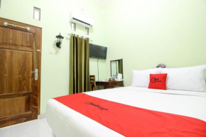 RedDoorz Plus near Taman Sari